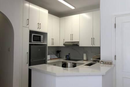 Kings Palace - Superb 2 Bed Ground Floor Apartment Paphos Eksteriør billede