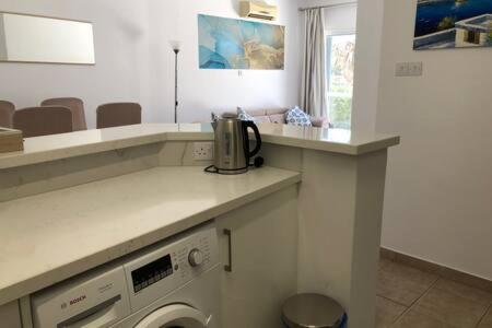 Kings Palace - Superb 2 Bed Ground Floor Apartment Paphos Eksteriør billede