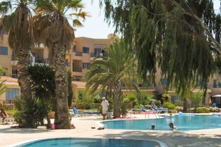 Kings Palace - Superb 2 Bed Ground Floor Apartment Paphos Eksteriør billede