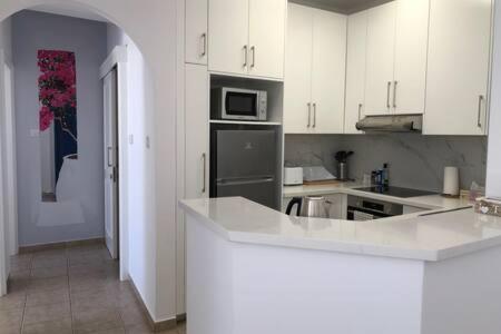 Kings Palace - Superb 2 Bed Ground Floor Apartment Paphos Eksteriør billede