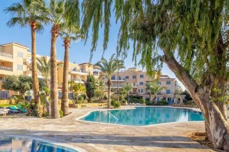 Kings Palace - Superb 2 Bed Ground Floor Apartment Paphos Eksteriør billede